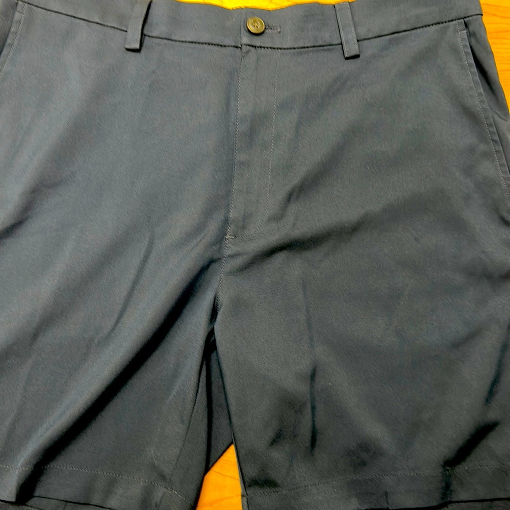 Navy blue Roundtree and Yorke performance shorts size 34